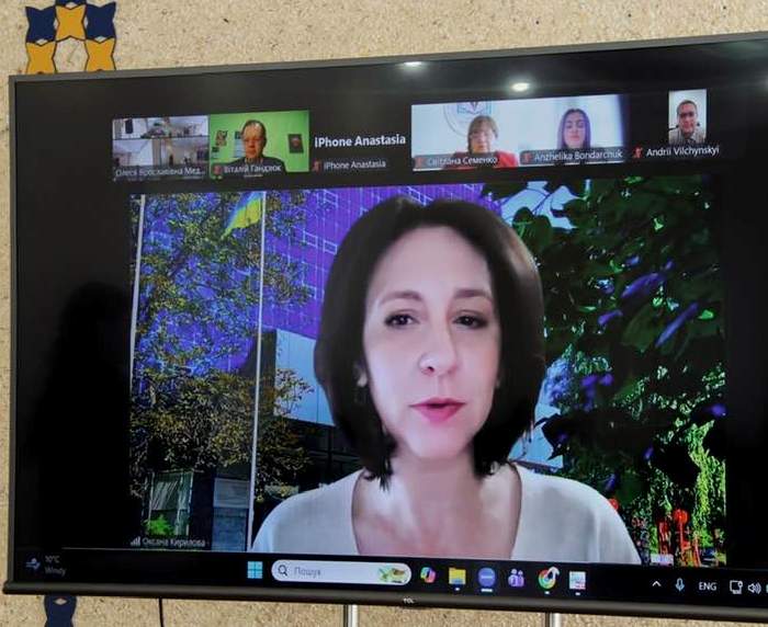 Вітання декана факультету систем і засобів масової комунікації Дніпровського національного університету ім.О.Гончара О.Кирилової